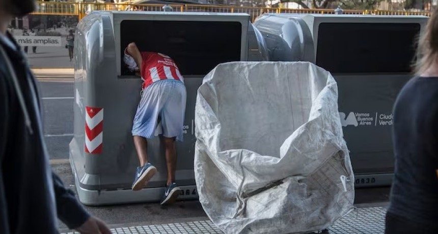 &iquest;C&oacute;mo baja la pobreza si los salarios pierden contra la inflaci&oacute;n y hay cada vez m&aacute;s despidos?