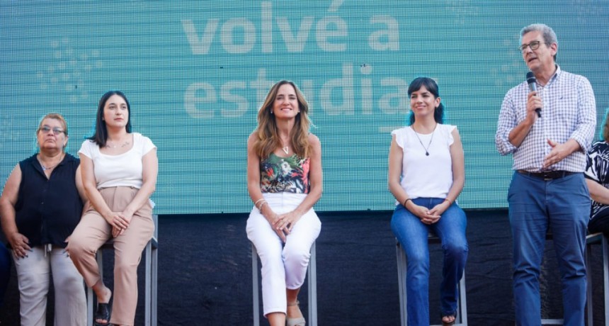 Tolosa Paz y Capitanich inauguraron obras, entregaron maquinarias y lanzaron plan educativo