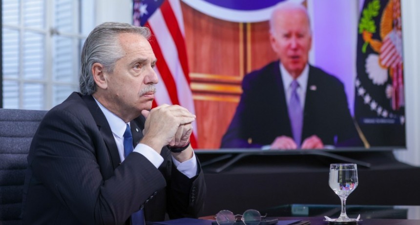 Exclusivo: La renuncia de Alberto a su reelecci&oacute;n se mezcl&oacute; con la negociaci&oacute;n por fondos frescos del FMI