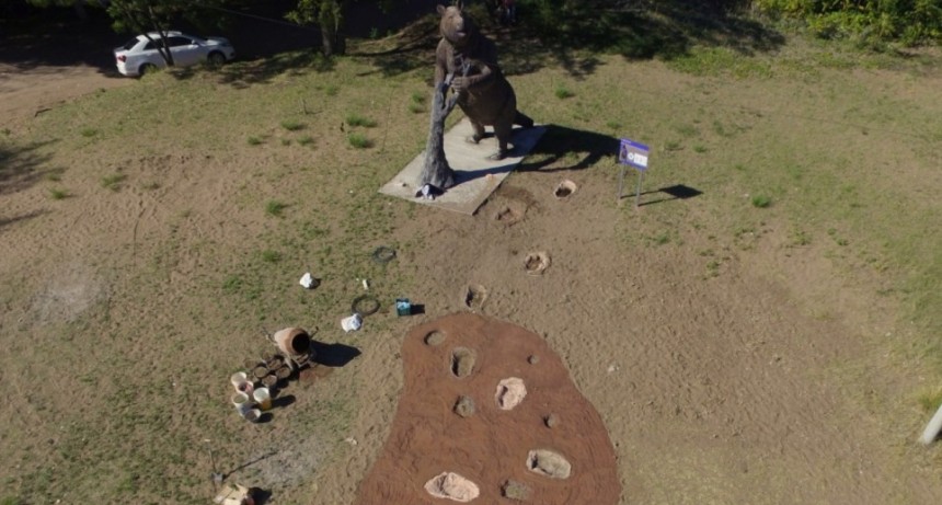 El Municipio avanza con la etapa final de la plaza paleontol&oacute;gica de Pehuen Co 