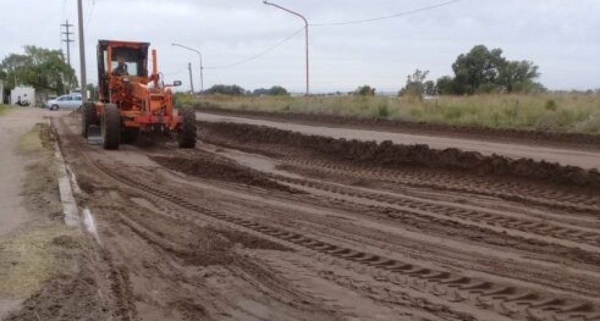 Continuan reparando y manteniendo calles de tierra afectadas por las lluvias