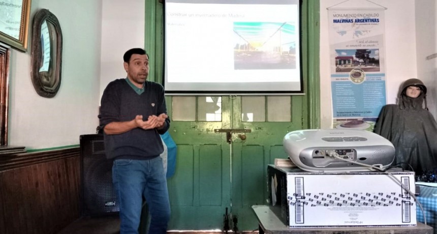 Taller de construcci&oacute;n de invernaderos y visita a unidad productiva �Do&ntilde;a Eva�.