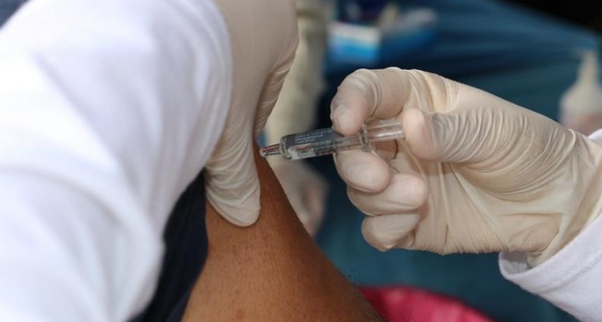 Campa&ntilde;a de vacunaci&oacute;n antigripal en la plazoleta del Hospital Municipal