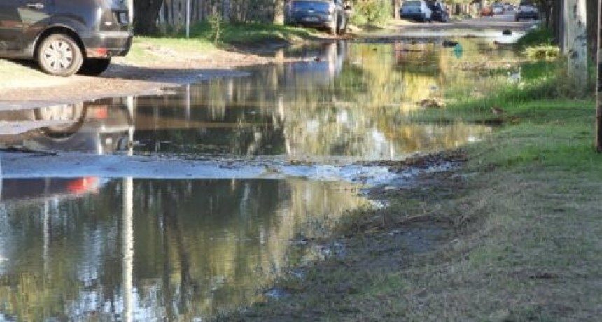 ABSA repar&oacute; ca&ntilde;o de agua en calle Gonz&aacute;lez Fern&aacute;ndez muy reclamado por los vecinos