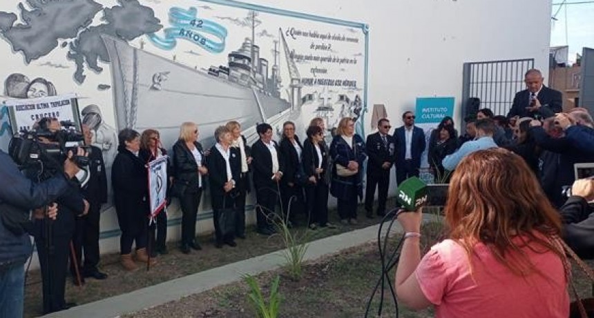 Mural en homenaje a los veteranos y ca&iacute;dos en Malvinas