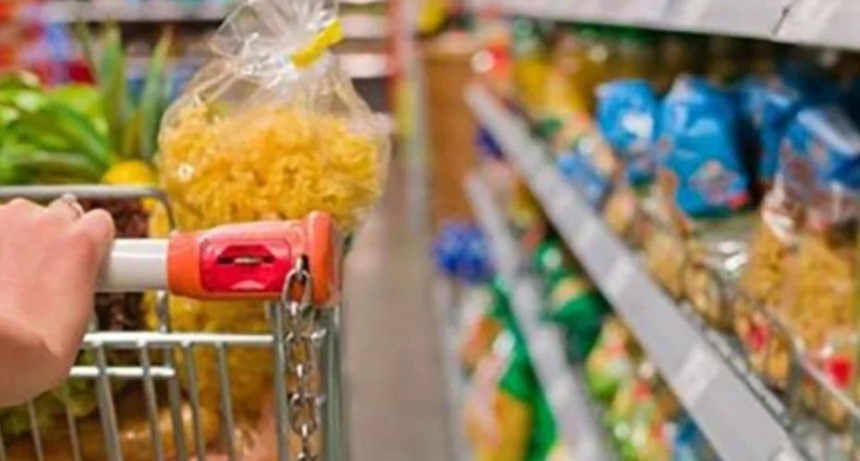 El salario m&iacute;nimo en ca&iacute;da libre: apenas cubre la mitad de la canasta b&aacute;sica