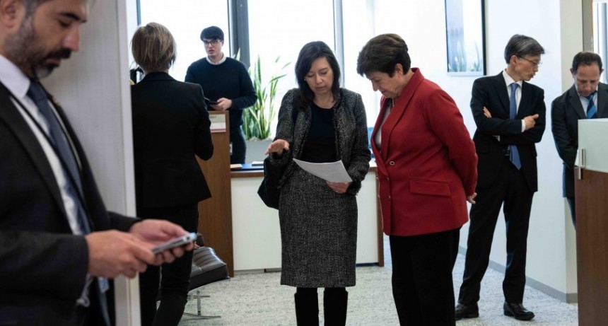 Mala se&ntilde;al para los USD 15.000 que busca Caputo en el FMI: "Es prematuro"