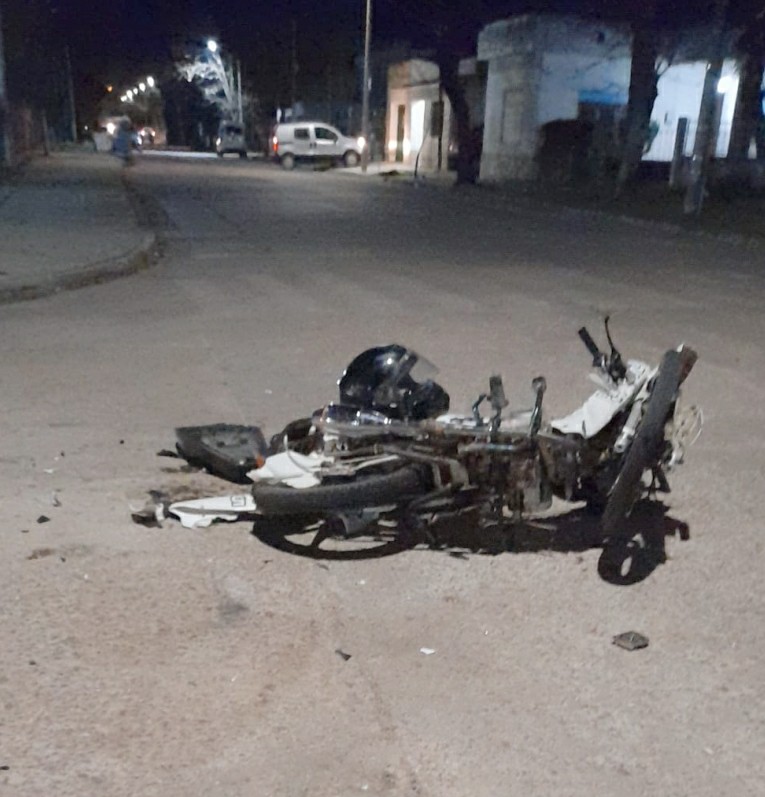 CHOCARON DOS MOTOS EN AV. TUCUMAN Y BELGRANO, HAY HERIDOS