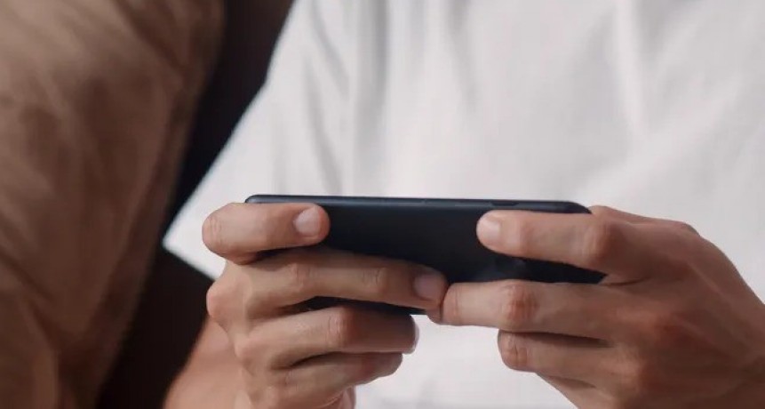 Desregulan los precios de las tarifas de celulares, internet y el cable