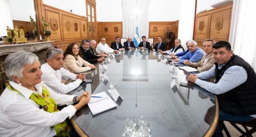 El Gobierno recibi&oacute; durante 3 horas a Hugo Moyano y a la CGT para negociar una reforma laboral