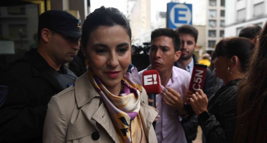 Pagano cree que el gobierno la mand&oacute; a seguir y sospecha del robo de su celular que conten&iacute;a mensajes con Milei