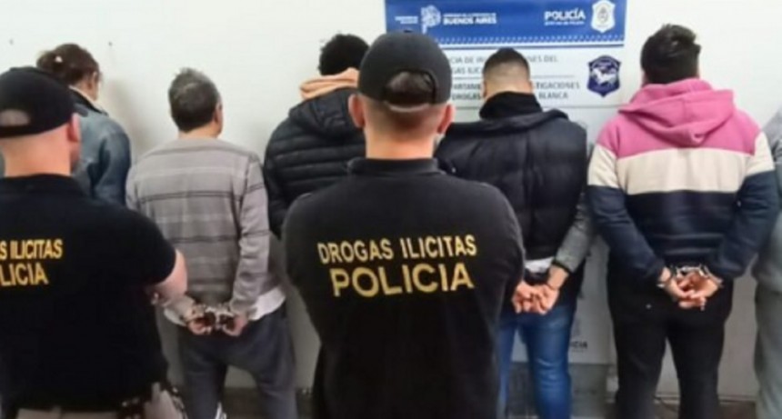 Dos polic&iacute;as y un militar entre los detenidos por drogas