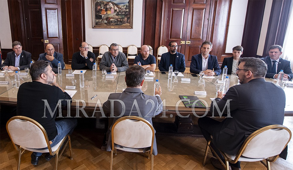 PROVINCIA LEASING: Kicillof y Cuattromo firmaron convenios con municipios para la compra de bienes de capital