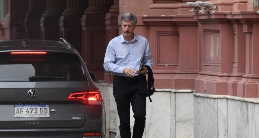 El riesgo pa&iacute;s super&oacute; los 1000 puntos y el Banco Central perdi&oacute; USD 140 millones