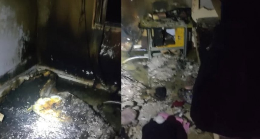 Se incendi&oacute; una vivienda por una falla en el cargador de un tel&eacute;fono celular