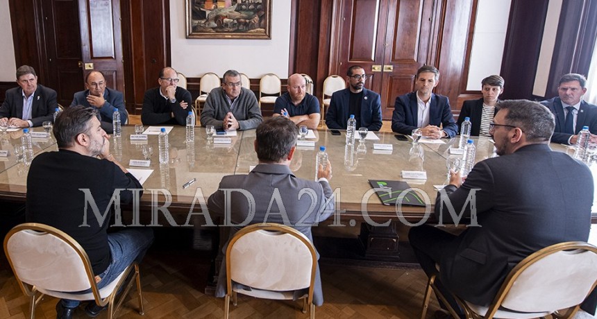 PROVINCIA LEASING: Kicillof y Cuattromo firmaron convenios con municipios para la compra de bienes de capital