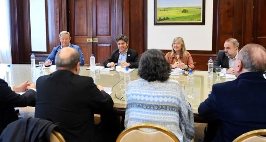 Kicillof se reuni&oacute; con referentes de iglesias evang&eacute;licas y analizaron la situaci&oacute;n social