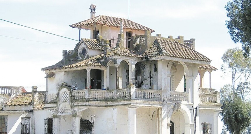 El castillo de Villa Arias entre los 5 viviendas y mansiones misteriosas segun Pagina 12