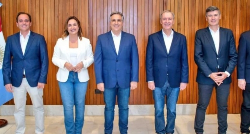 Sorpresa en el cierre de listas: el peronismo cordob&eacute;s lleva de candidatos a una radical y a un dirigente del PRO