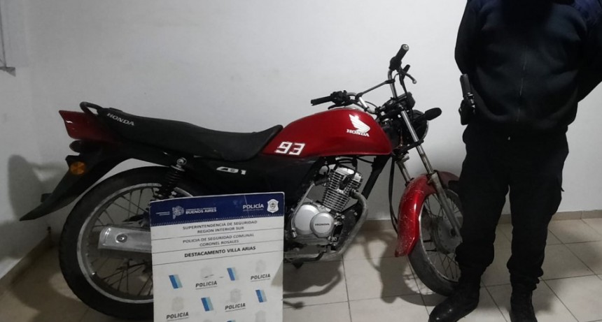 DETENIDO POR ROBO DE UNA MOTO/DA&Ntilde;O, ATENTADO Y  RESISTENCIA A LA AUTORIDAD