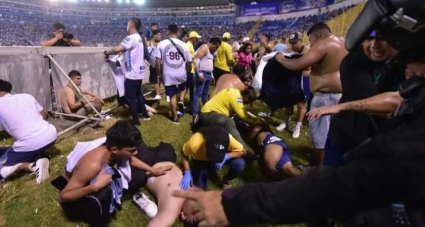 Tragedia durante un partido en El Salvador: hay 12 muertos