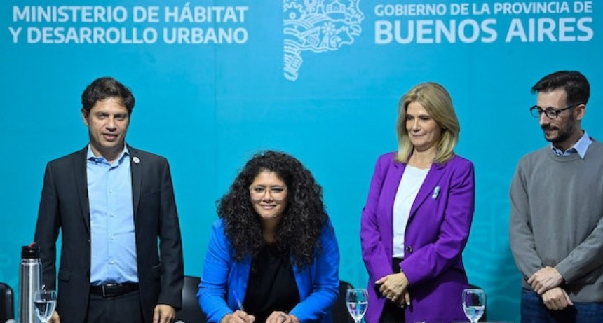 Kicillof encabez&oacute; la firma de contratos para la ejecuci&oacute;n de obras de integraci&oacute;n urbana en seis municipios