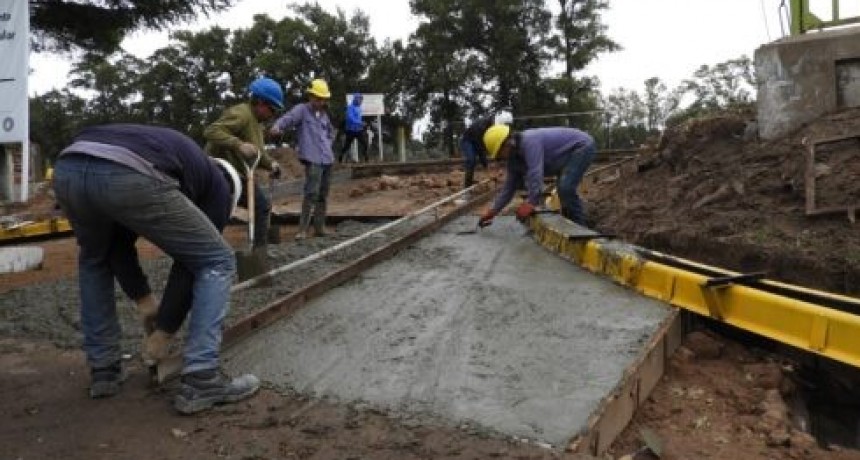 Nuevos avances en la obra del Municipio para egreso de la BNPB por calle Urquiza