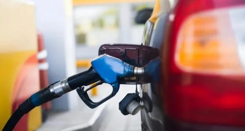 Pese al freno del gobierno de Milei, los precios de los combustibles volvieron a aumentar