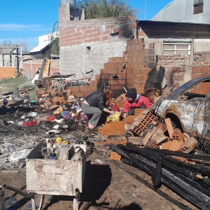 Drama de una familia que perdi&oacute; todo por un incendio!!