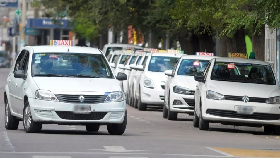 Aprobaron el aumento del 30 % en la tarifa de taxis en Bahía Blanca