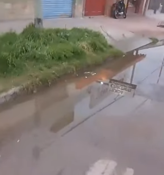 Difícil situación de vecinos por desbordes cloacales