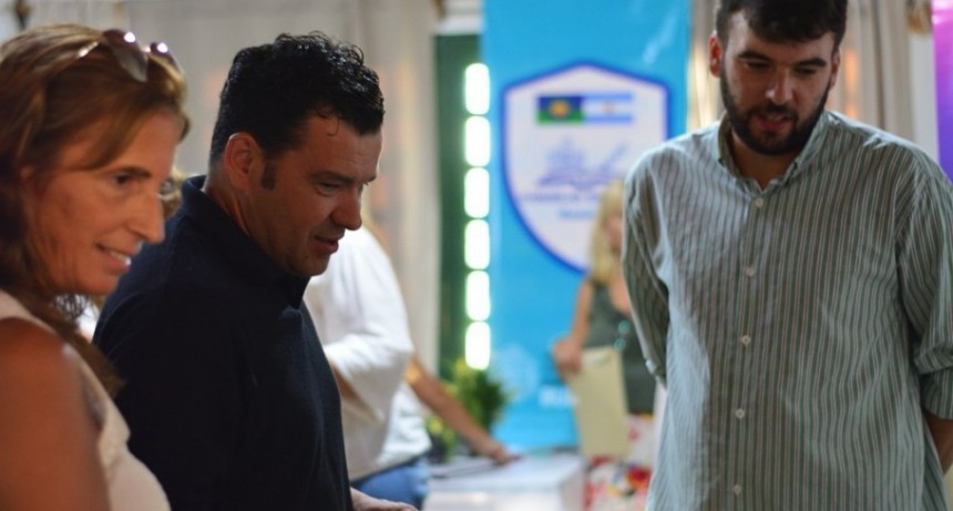 La crisis se dispara en los municipios y los intendentes anuncian congelamientos y bajas de salarios