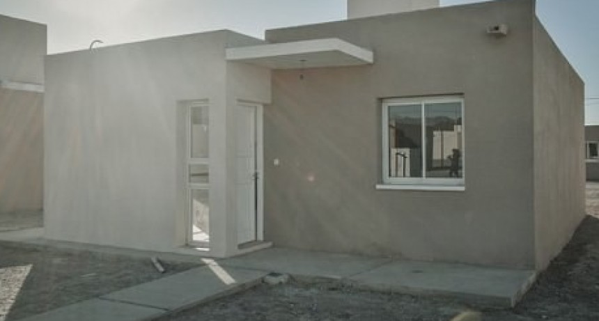 El Municipio entrega boletas de pago a adjudicatarios de viviendas sociales