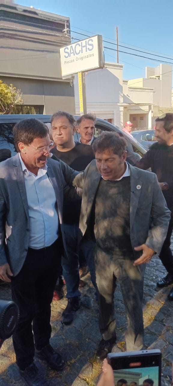 Kicillof entreg&oacute; 355 escrituras en Cnel. Dorrego