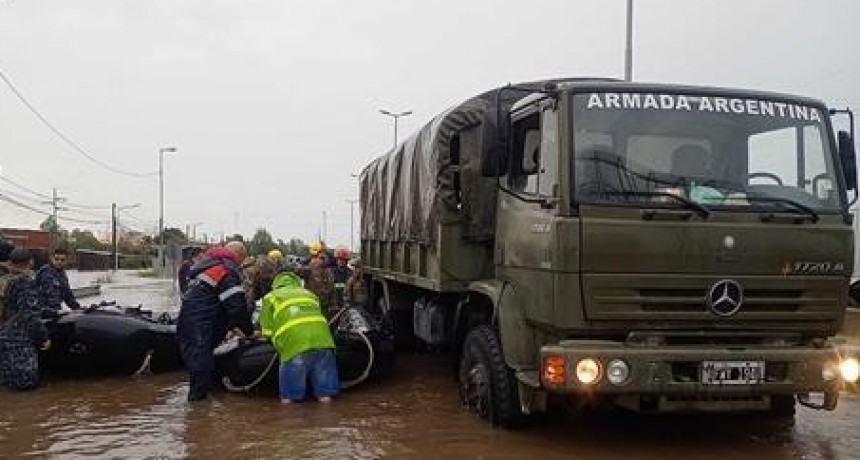 La Armada colaborando en las zonas del temporal en la provincia