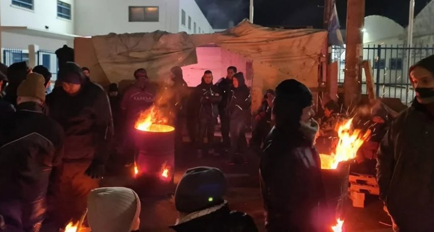 Paro total en Tierra del Fuego contra la eliminaci&oacute;n de aranceles a productos electr&oacute;nicos