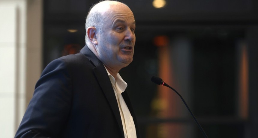 Fuerte avance de Milei y Sturzenegger para limitar el derecho a huelga