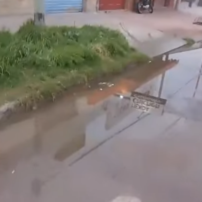 Dif&iacute;cil situaci&oacute;n de vecinos por desbordes cloacales