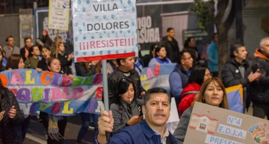 Catamarca: El Gobierno da marcha atr&aacute;s y deroga el art&iacute;culo que dej&oacute; a docentes de Villa Dolores sin sus cargos