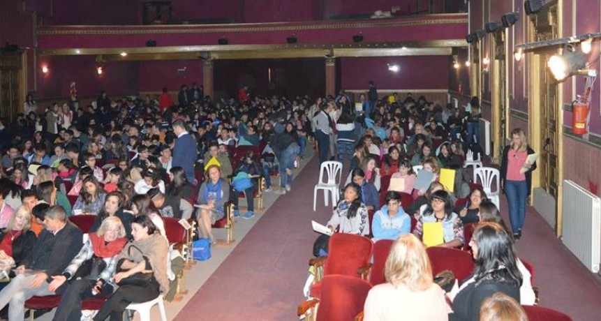 Canciones solidarias pro bomberos voluntarios de la ciudad