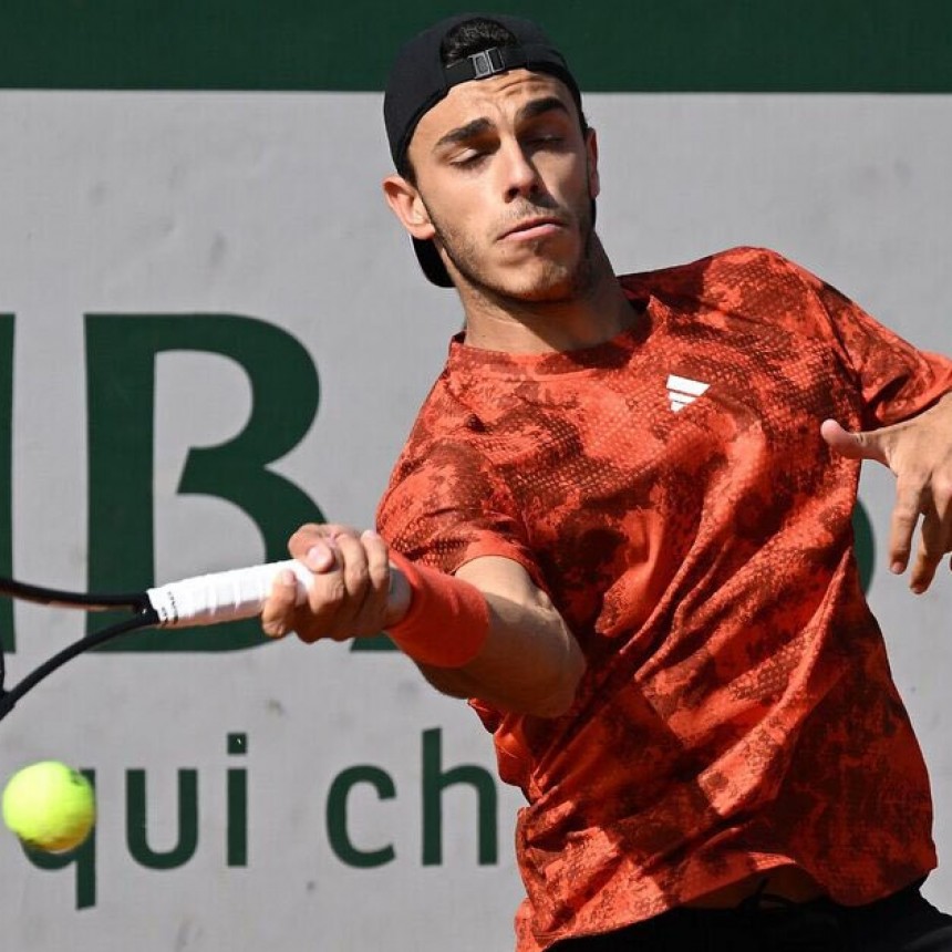 Roland Garros: Cer&uacute;ndolo y Etcheverry van por un lugar en los cuartos de final