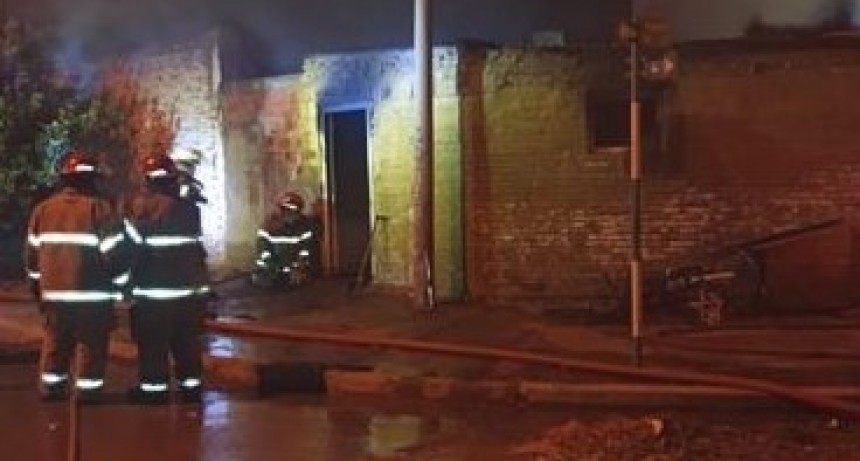 Incendio en vivienda del macrocentro con perdidas totales