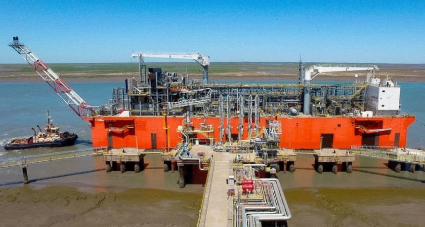 El presidente de YPF le advirti&oacute; a Kicillof que si no adhiere al RIGI la planta de GNL se instalar&aacute; en R&iacute;o Negro