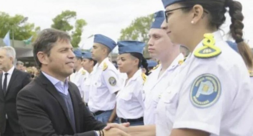 M&aacute;s de 1.800 cadetes y futuros oficiales de la polic&iacute;a provincial juraron fidelidad a la bandera