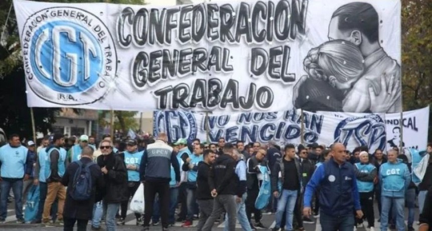 La Justicia suspendi&oacute; el DNU de Milei que limita el derecho a la huelga