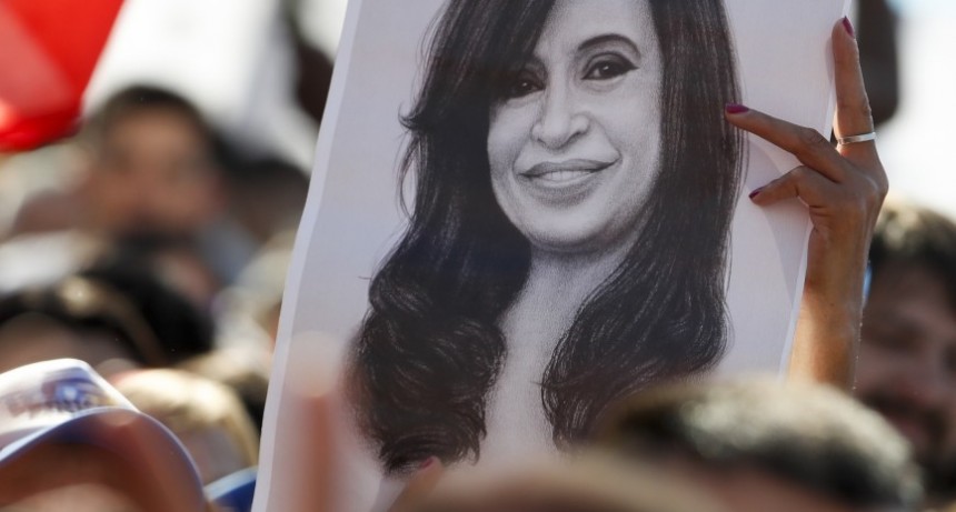 El kirchnerismo planea una gran movilizaci&oacute;n en defensa de Cristina y los gremios hablan de paro nacional