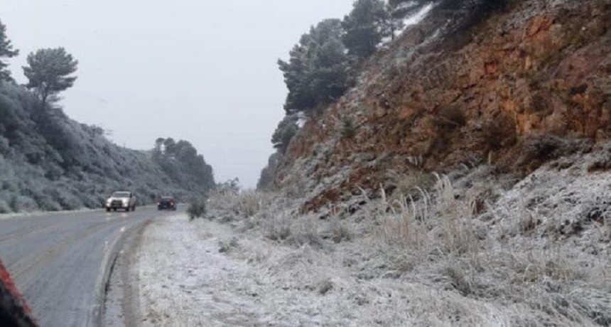 Piden extrema precauci&oacute;n para circular por la Ruta 76: presencia de hielo y un accidente en el Abra de la Ventana
