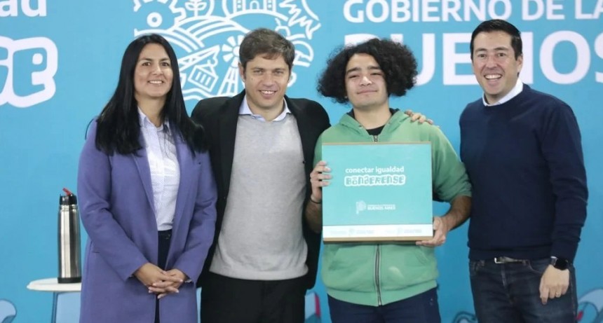 Kicillof entreg&oacute; la computadora n&uacute;mero 100 mil del programa Conectar Igualdad Bonaerense