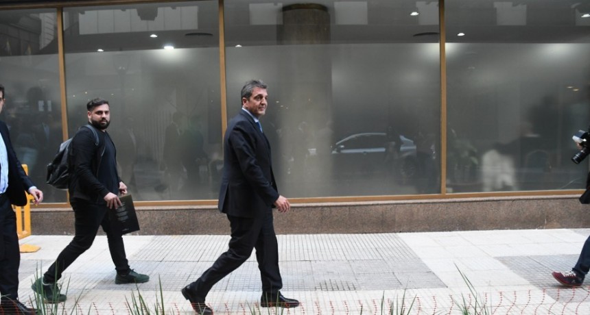 El FMI acept&oacute; aflojar el ajuste y Massa manda la misi&oacute;n a Washington