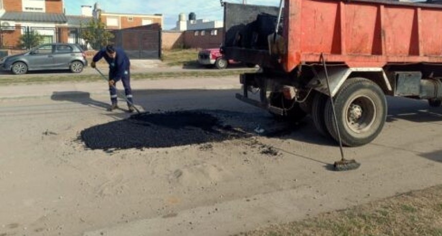 Breves:Contin&uacute;an los trabajos de bacheo en distintos puntos de la ciudad 